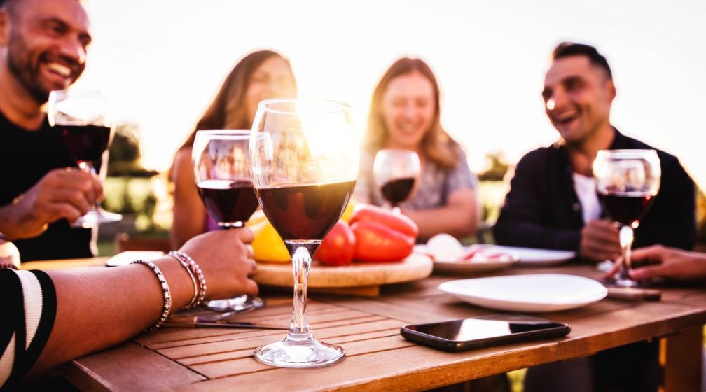 Apéros de l’été : les dangers de l’alcoolisme